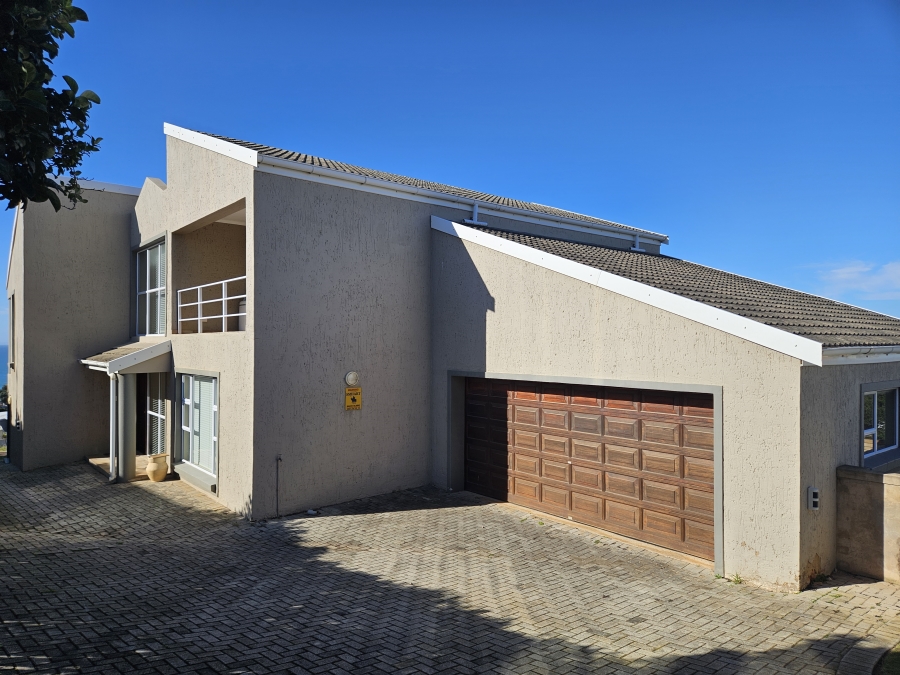 4 Bedroom Property for Sale in Wavecrest Eastern Cape